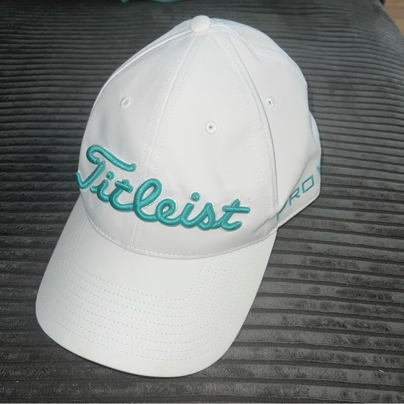 Titleist x FootJoy Men’s Golf Strapback Hat – Pro V1 Embroidered Logo Cap - Picture 1 of 9